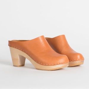 *sold on depop* Bryr Chloe Clog in Whiskey Leather